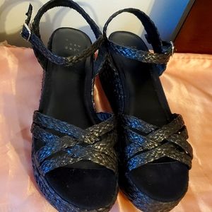 Low heel wedge sandal